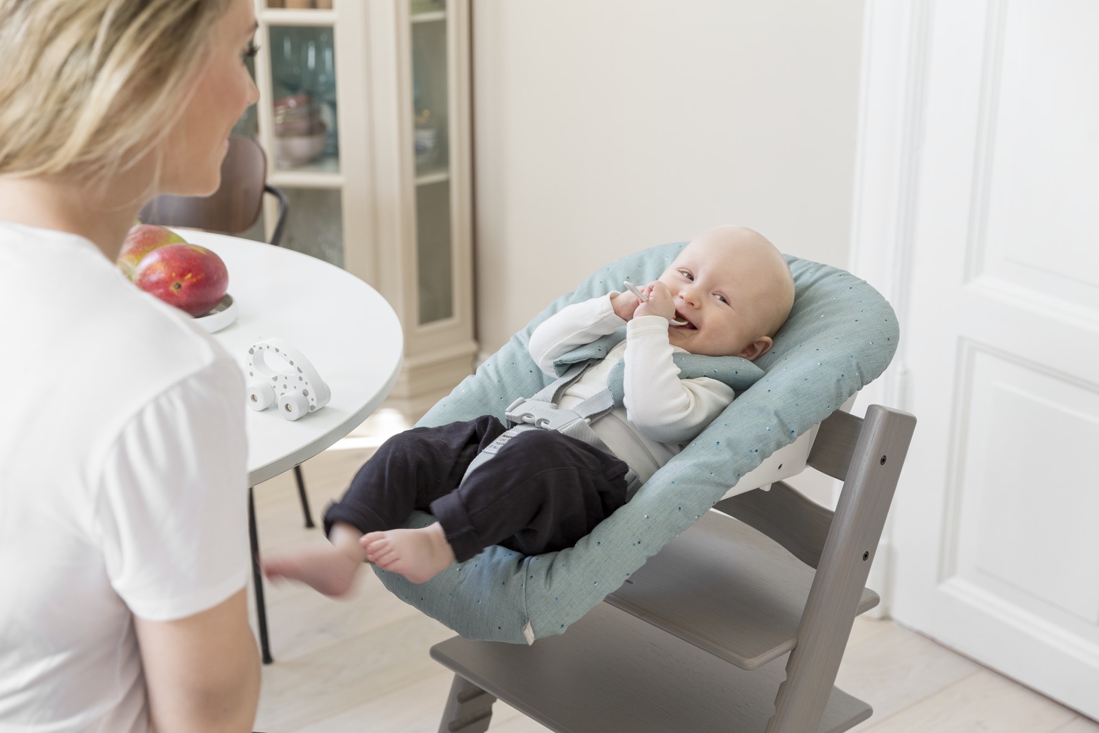стульчики и шезлонги для новорожденных